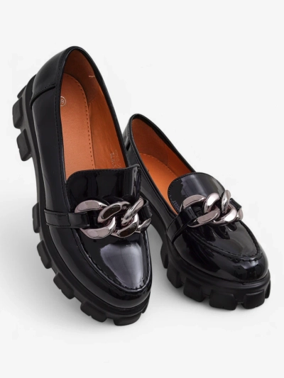 Damen Loafers Hera Nero aus lackiertem Eco-Leder mit Kette, Frühling