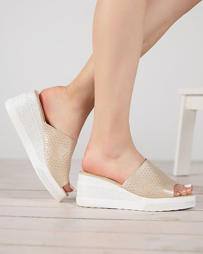 Блискучі жіночі бежеві тапочки Amuki-Shoes