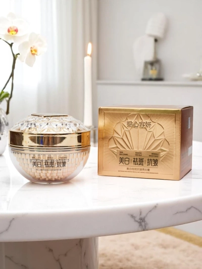 Антивіковий та освітлюючий крем для обличчя