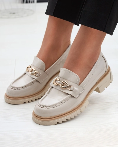 Beige lackierte Damen Mokassins mit Kette Sotella - Footwear