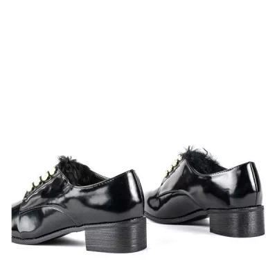 OUTLET Чорне взуття з перлами Nessi - Взуття