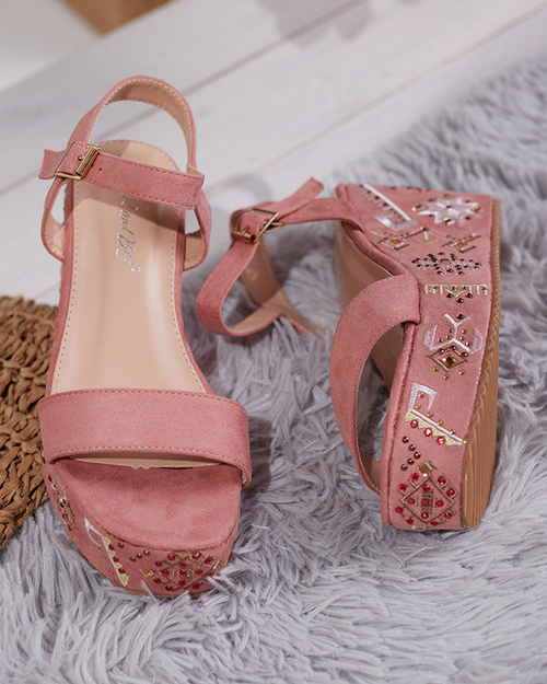 Рожеві жіночі босоніжки на танкетці з декором Cozana-Footwear