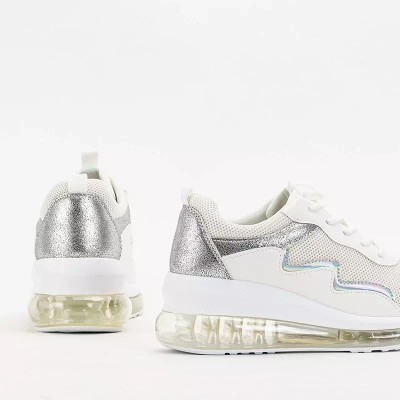 OUTLET Кремове жіноче спортивне взуття на танкетці Runiso - Взуття