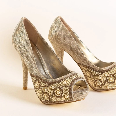 OUTLET Goldglänzende Pumps auf einem Prisca-Stilettoabsatz - Schuhe
