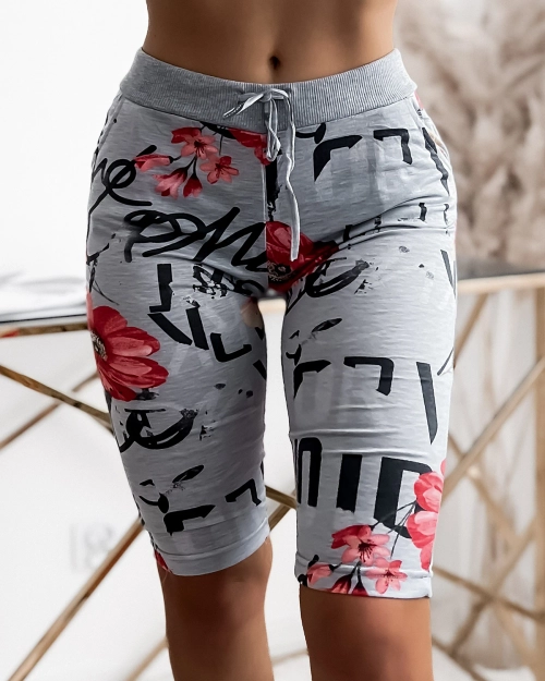 Сіро-червоні жіночі шорти 3/4 з принтом PLUS SIZE - Одяг