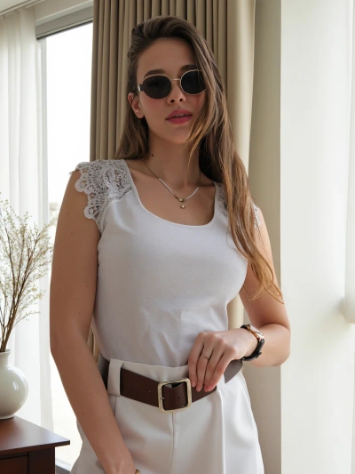 Royalfashion Baumwoll-T-Shirt für Frauen mit Spitzenärmeln