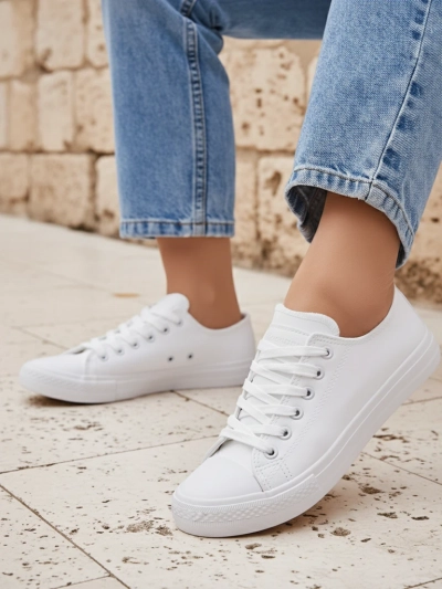 Aurelia Bianche – weiße Royalfashion Sneakers aus Kunstleder, flach