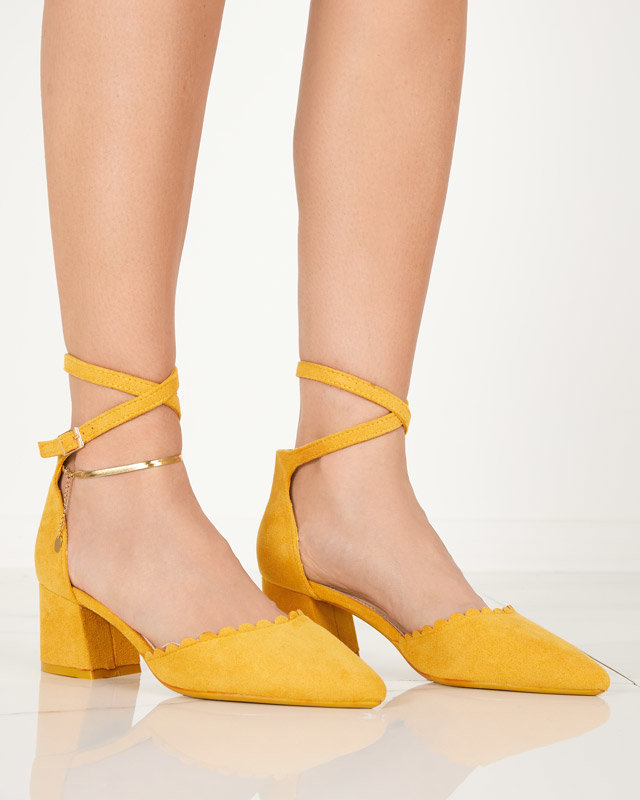 OUTLET Senffarbene Öko-Wildleder-Damensandalen auf der Ametis-Post - Schuhe