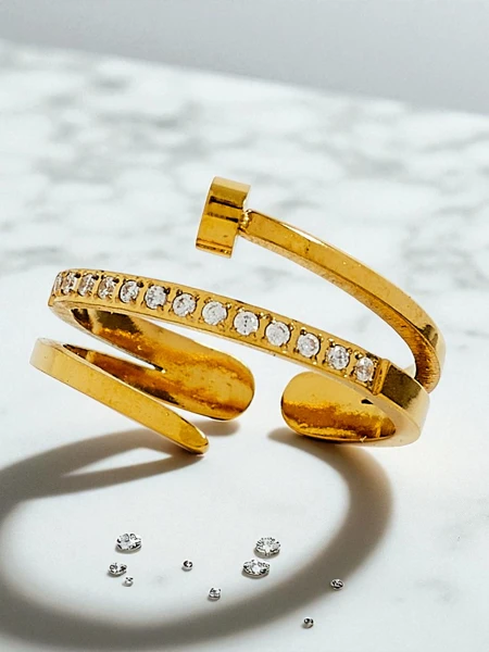 Dolce Vita Armreif-Armband mit dekorativen Charms