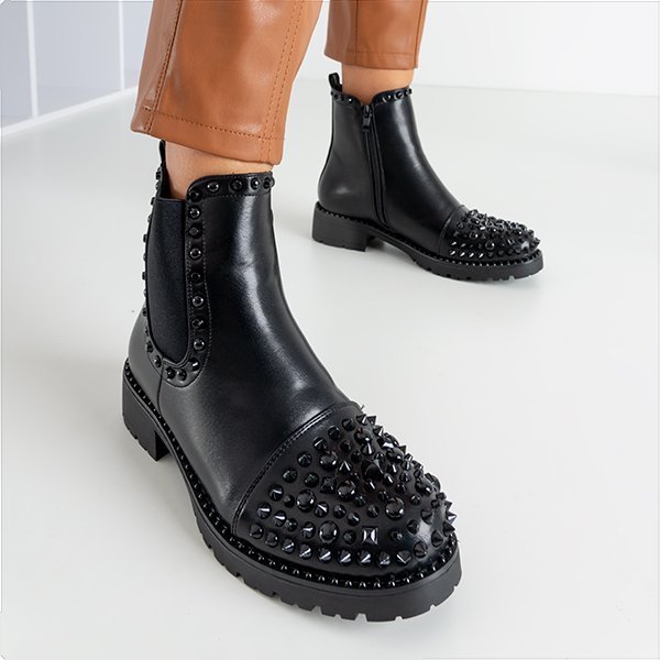 Schwarze Damenstiefel mit Nieten Bombsa - Schuhe