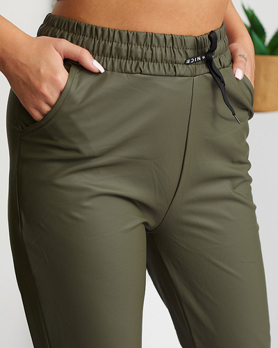 Темно-зелені жіночі штани з екошкіри