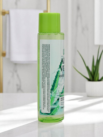 Beruhigendes und feuchtigkeitsspendendes Mizellenwasser zur Make-up-Entfernung mit Aloe Vera