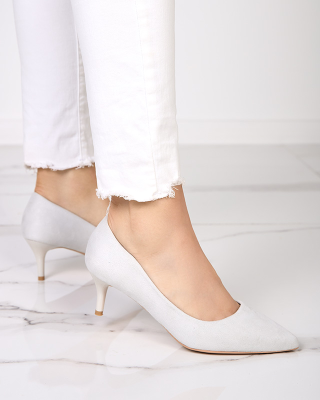 Hellgraue Damenpumps mit niedrigem Absatz Oia - Kleidung