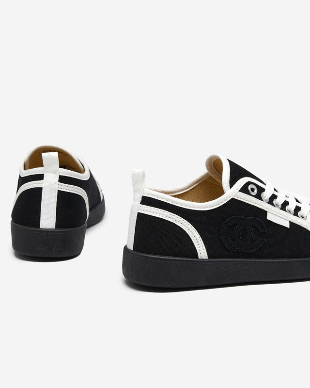 Schwarze Damen-Turnschuhe mit Wefera-Aufnäher -