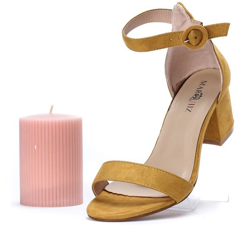 Żółte sandałki na niskim słupku Madeleine - Obuwie