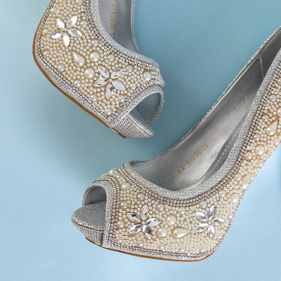 OUTLET Silberfarbene Damenbrokatpumps mit Zirkonen und Gitana-Perlen - Schuhe