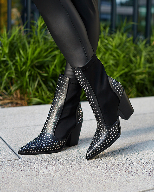 Schwarze Cowboystiefel auf einem höheren Stiletto mit Strasssteinen Ricci- Footwear