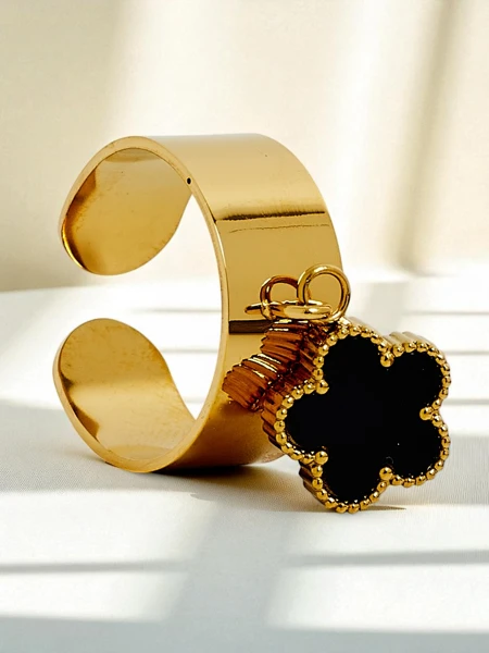 Dolce Vita Armreif-Armband mit dekorativen Charms