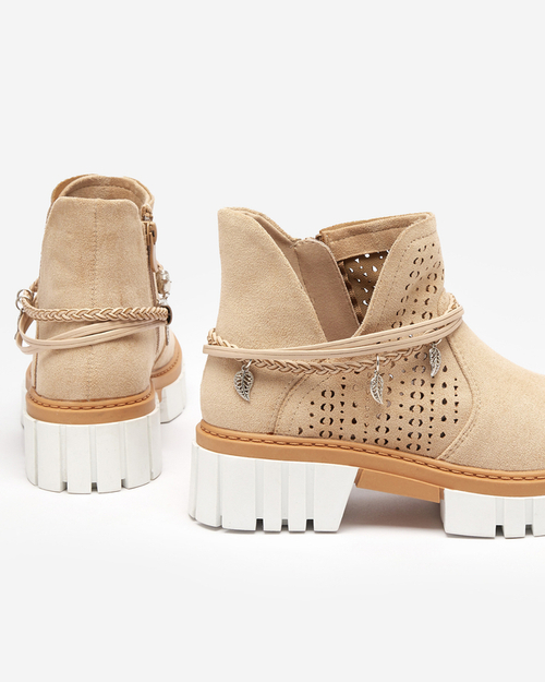 Бежеві жіночі чоботи з прикрасами Versi