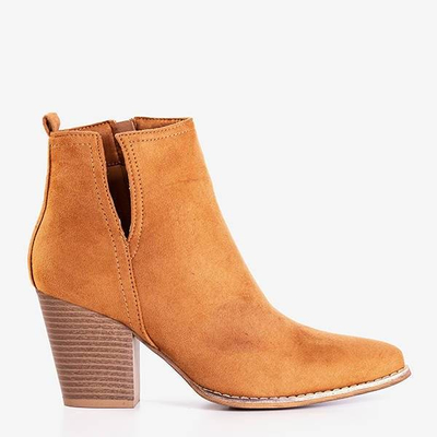 Braune Stiefeletten a'la Cowboystiefel auf einem höheren Pfosten Mevelyno - Footwear