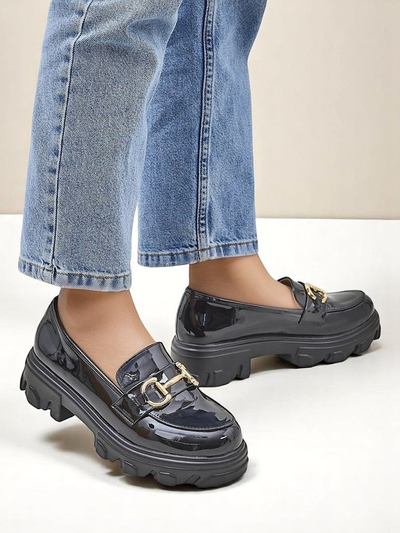 Royalfashion Damen Slipper aus Lackleder mit Verzierung Schwarzer Samt