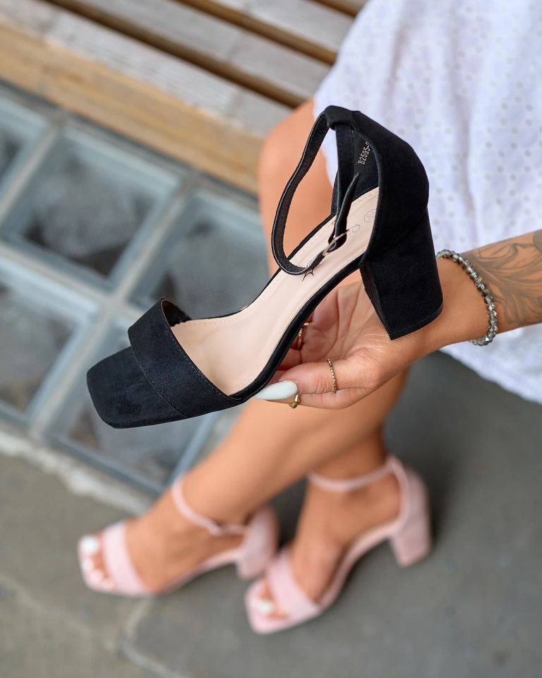 Royalfashion Niedrige Stiletto-Sandalen für Damen in Schwarz Helrem