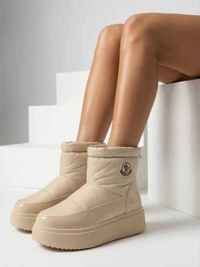 Royalfashion Damen Schlupf-Schneestiefel in beige Farbe Ademra