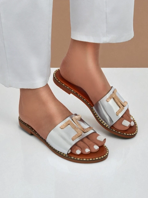 Royalfashion Жіночі шльопанці з екошкіри з декором Gildra