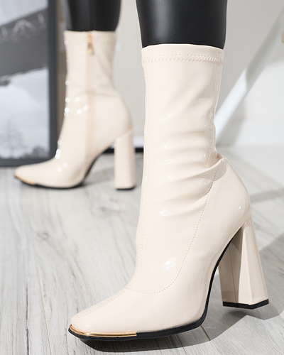 Cremefarbener Damen-Lackstiefel auf dem Rekila-Pfosten - Schuhe