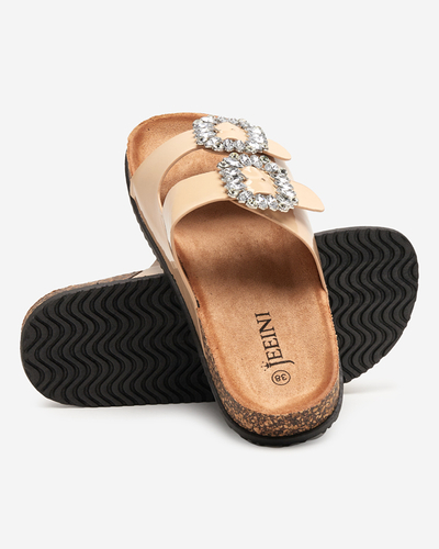 Beigefarbene Damenhausschuhe mit verzierten Schließen. Olimika - Schuhe