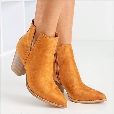 Braune Stiefeletten a'la Cowboystiefel auf einem höheren Pfosten Mevelyno - Footwear