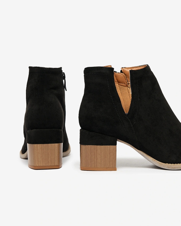 Royalfashion Schwarzer Damenstiefel mit Ausschnitt Geransa