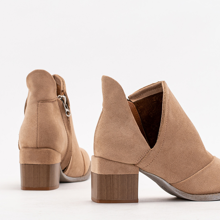 Hellbraune Damen-Isolierstiefel am Karela Pfosten - Schuhe