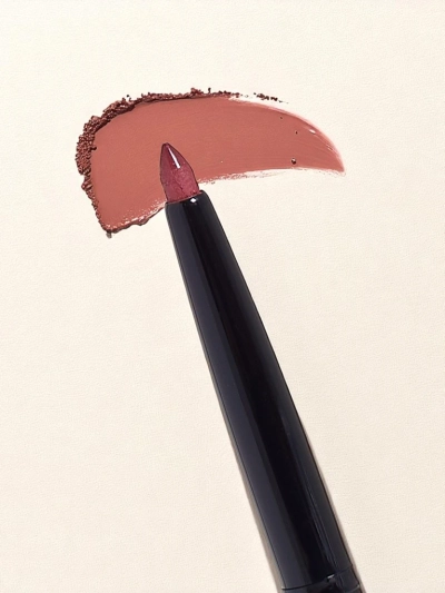 Lippenkonturenstift in der Farbe Diablotin Red