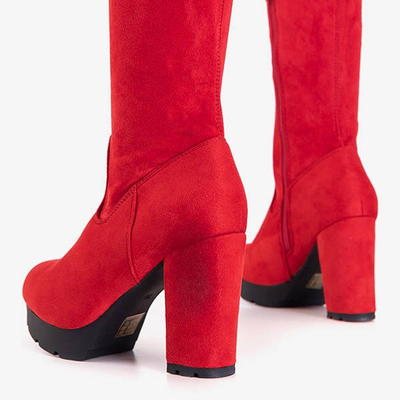 Rote Overknee-Stiefel am Pfosten Fortunata - Schuhe