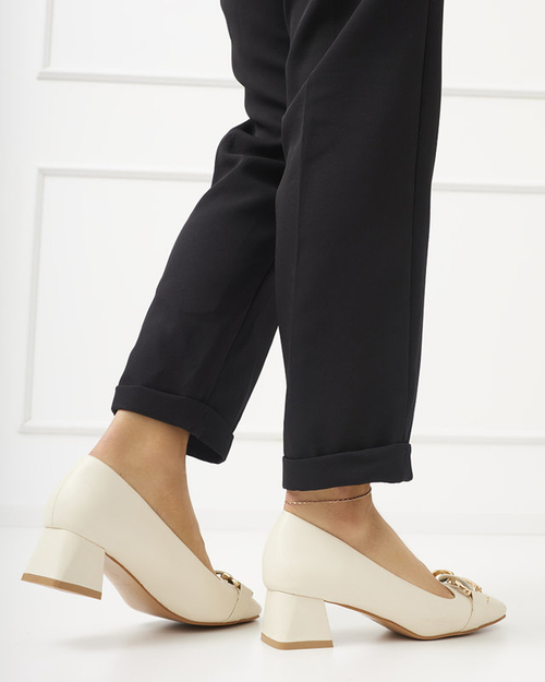 Кремові жіночі туфлі на низьких підборах Vetina