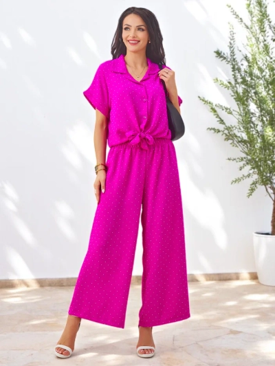 Royalfashion Жіночий комплект з зав'язаною сорочкою з короткими рукавами та розкльошеними штанами з стразами