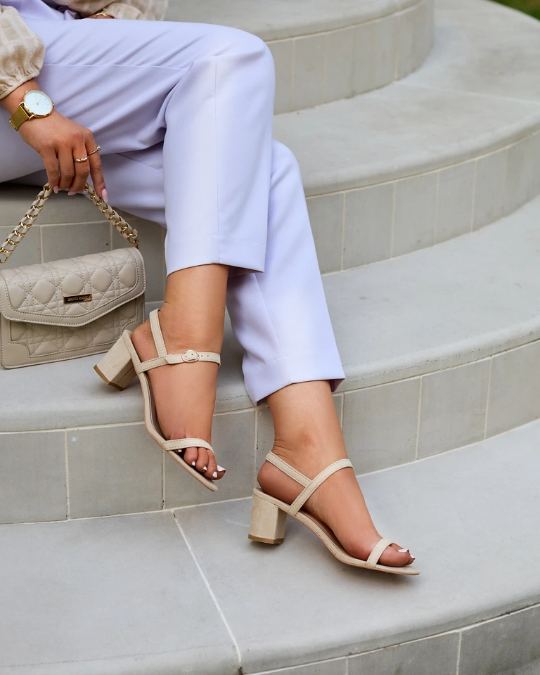 Damensandale auf dem Pfosten in beige Usopi - Schuhe