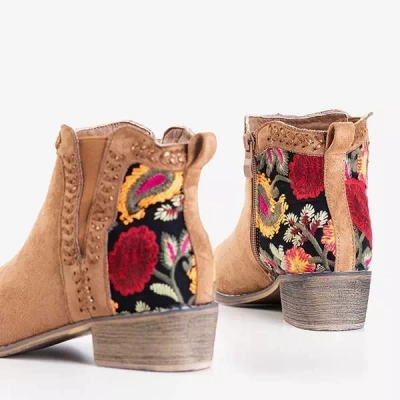 OUTLET Braune Damenstiefel mit dekorativer Hastieli-Stickerei - Schuhe