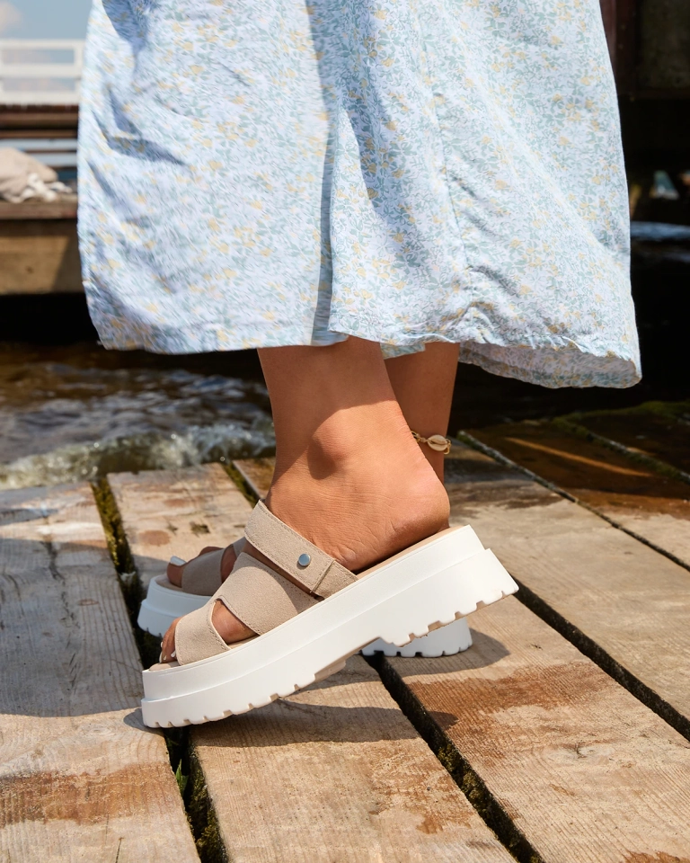 Royalfashion Hellbraune Damensandalen mit dickerer Sohle Qaffsa