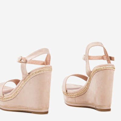 Beige Sandalen auf einem Demetera-Keilabsatz - Schuhe 1