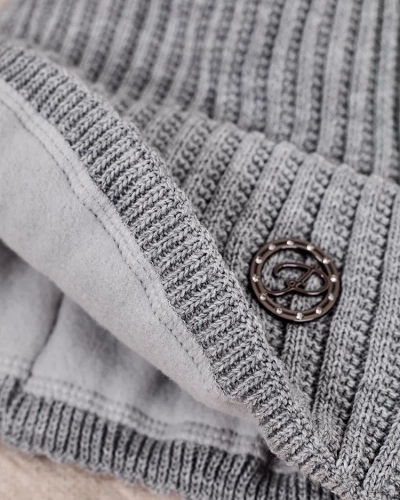 Royalfashion Damen isolierte Mütze mit Bommel