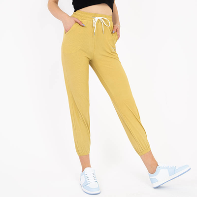 Gelbe Damen-Stoffhose mit Aufnäher - Bekleidung