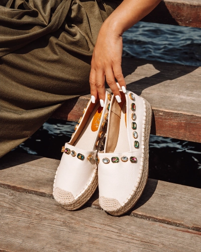Royalfashion Жіночі еспадрильї з кристалами бежевого кольору Ziennie