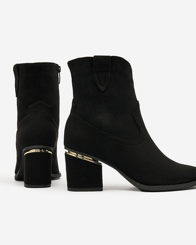 Royalfashion Schwarze Damenstiefel auf einem Pfosten Estrate