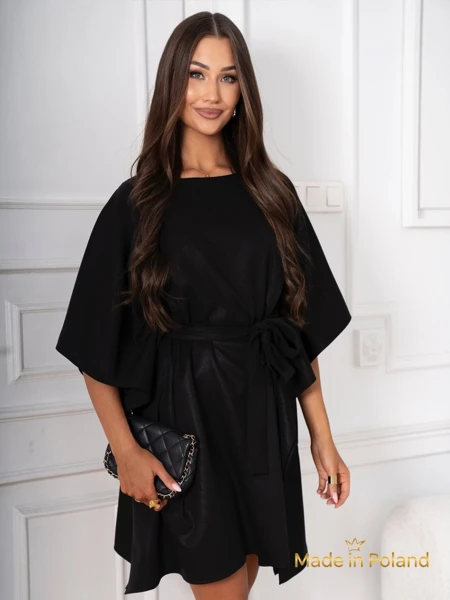 Kurzes Damenkleid mit Gürtel und Rüschen Eviest