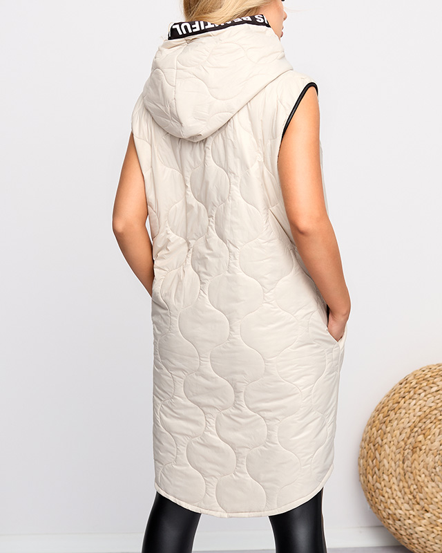 Beige lange Steppweste mit Aufschriften - Kleidung