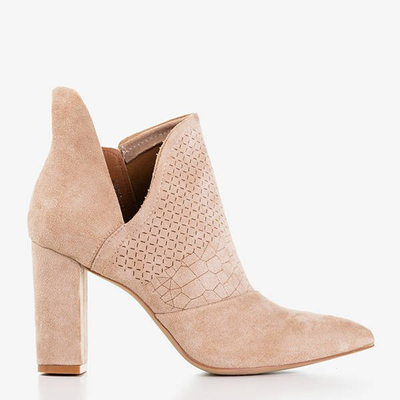 Hellbraune Damenstiefeletten an einem höheren Pfosten mit Fimoli-Schnitt - Schuhe