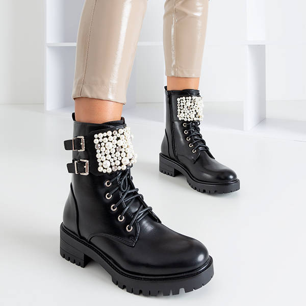 Schwarze Taschen mit Foga-Dekorationen - Schuhe