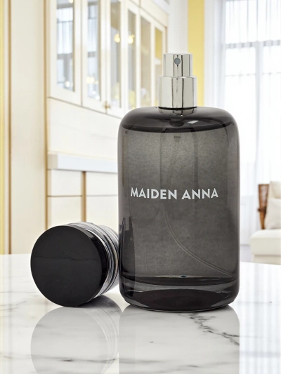 Maiden Anna - Charmantes Parfüm mit Agarholz-Akkorden